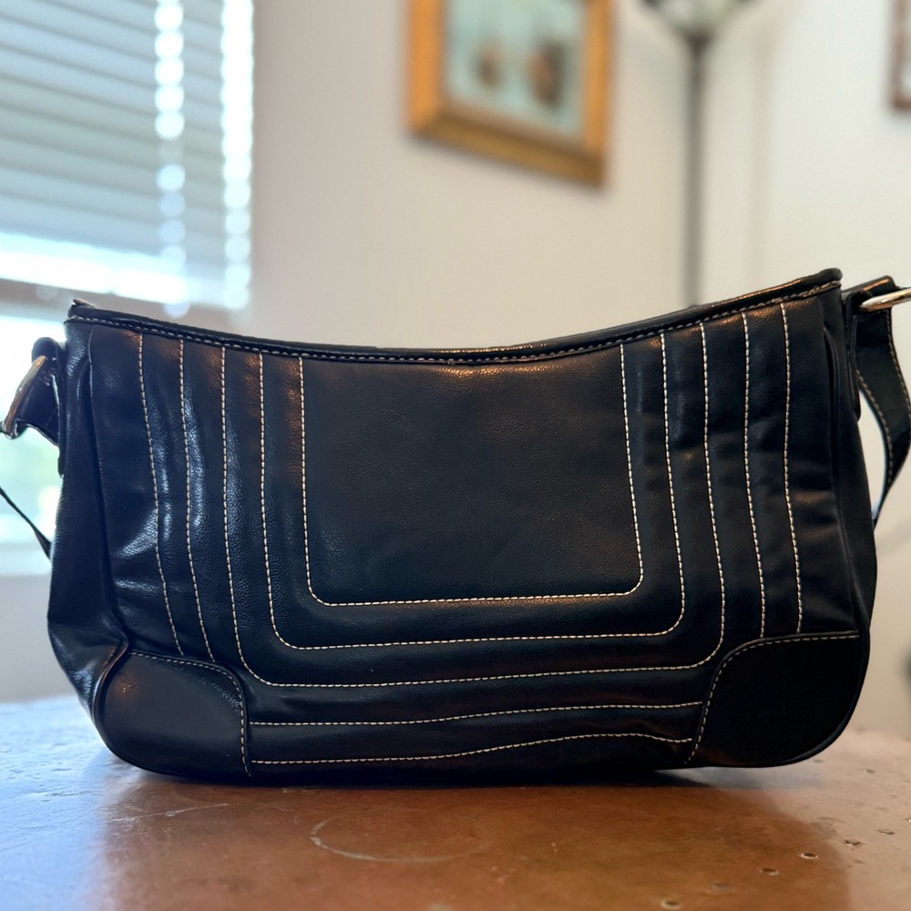 Liz Claiborne Elegant Black Leather Shoulder Bag